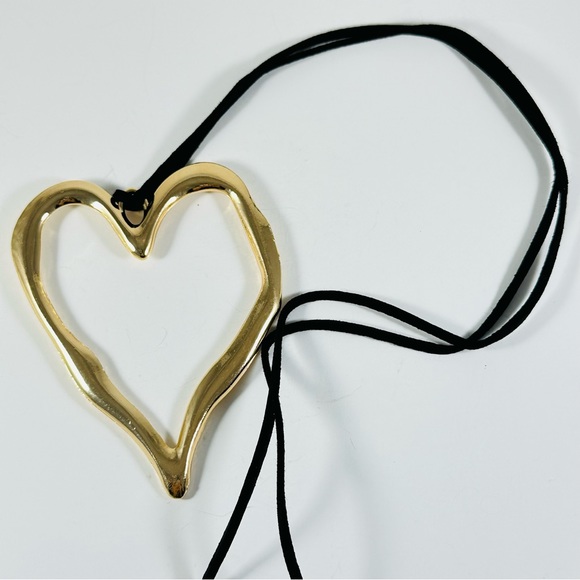 Large gold-tone Freeform heart necklace on a black faux leather cord. - Picture 5 of 7